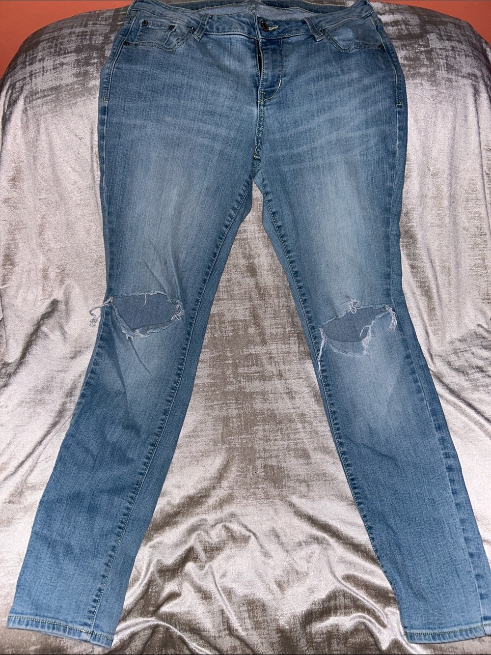 Old Navy Light Blue Distressed Skinny Jeans